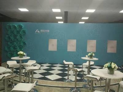 商場美陳場景制作工(gong)廠(chang) 打造(zao)會議及(ji)展覽(lan)服(fu)務(wu)的(de)沈浸式(shi)體驗